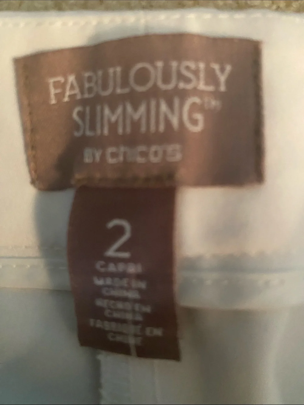 Chicos fabulously slimming white capris size Chicos -2 - Picture 3 of 5
